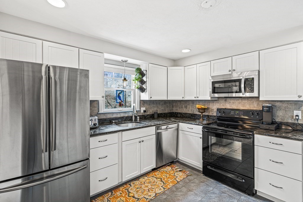130 Westgate Road Waltham, MA 02453 - Photo 6 of 18