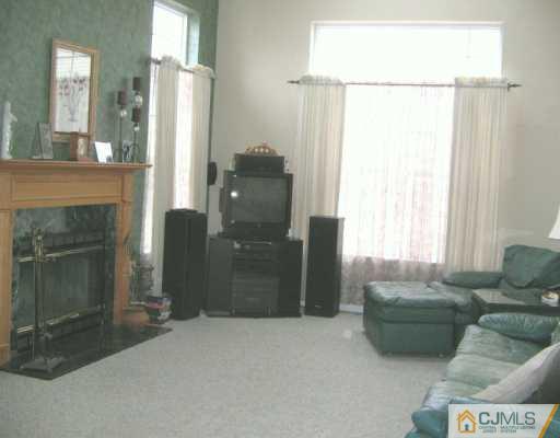 14 Lexington Road Monmouth Junction, NJ 08852 - Photo 3 of 6 Gallery Image 3