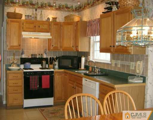14 Lexington Road Monmouth Junction, NJ 08852 - Photo 4 of 6 Gallery Image 4