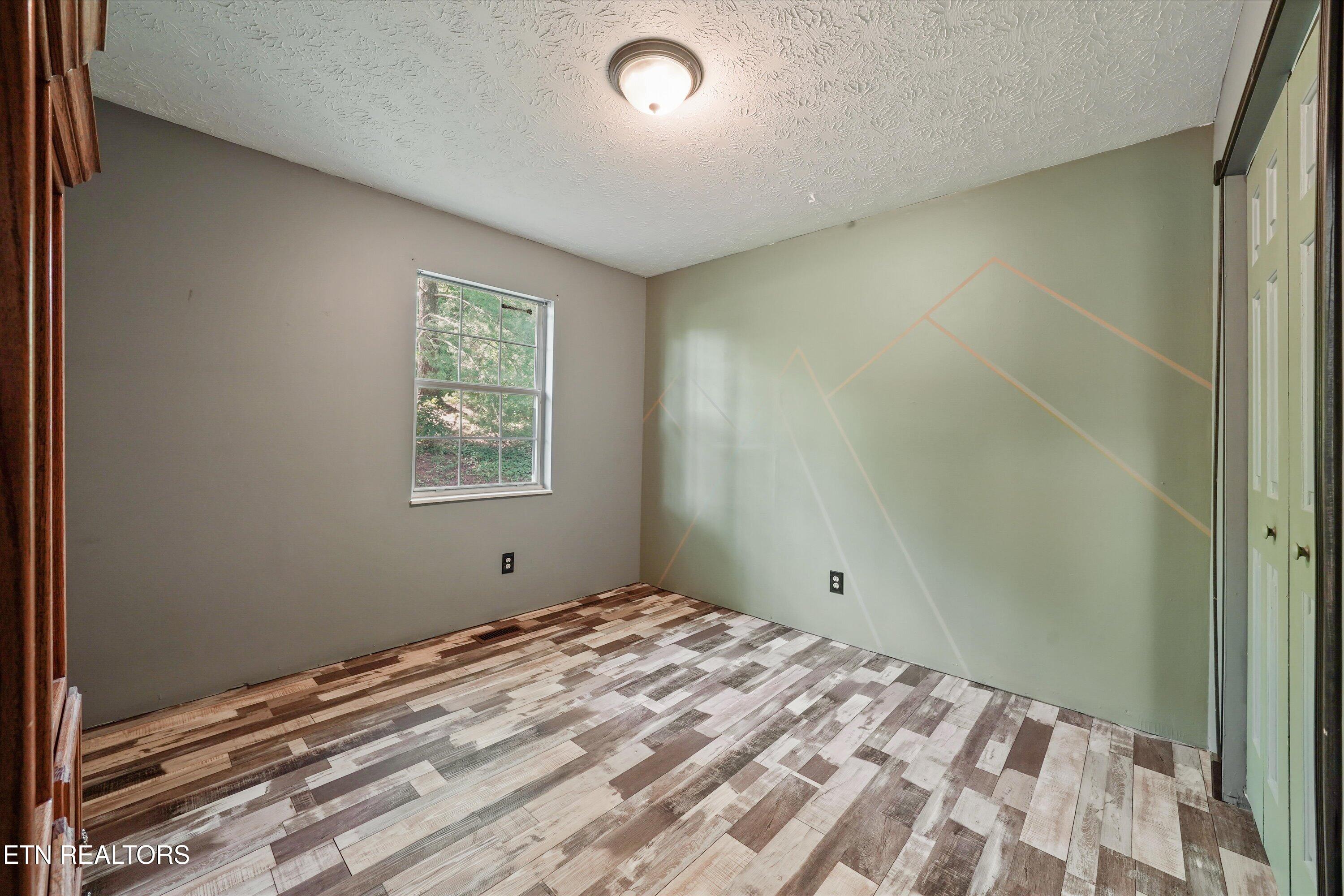250 Ollis Road Oliver Springs, TN 37840 - Photo 23 of 47 Bedroom 2