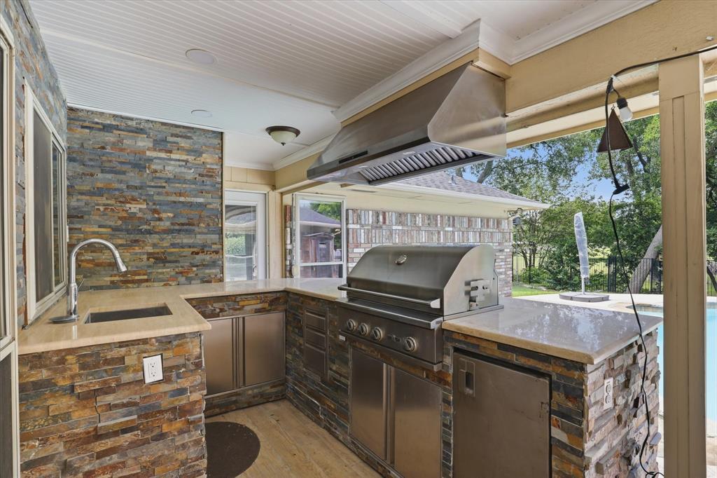2613 Country Valley Road Garland, TX 75043 - Photo 28 of 40 Gallery Image 28