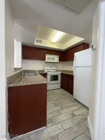 $995 | 6800 East Lake Mead Boulevard, Unit 2024, Las Vegas, NV 89156
