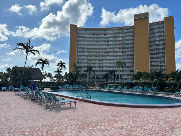 $2,250 | 405 North Ocean Boulevard, Unit 527, Pompano Beach, FL 33062
