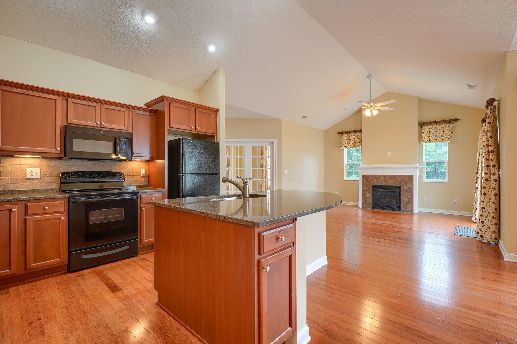 6911 Rothwell Street, Unit 5 New Albany, OH 43054 - Photo 19 of 44 View to living room