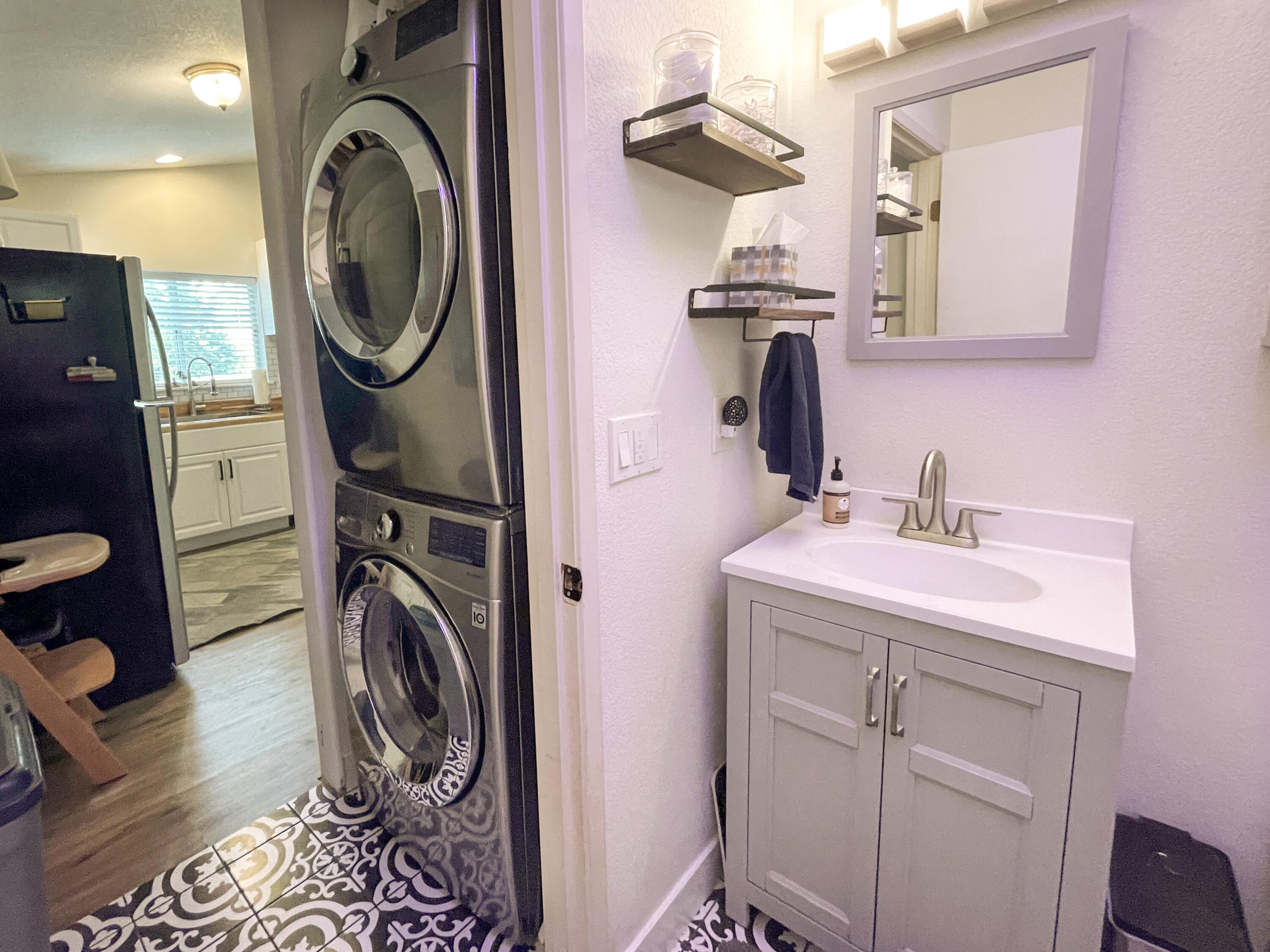 4225 Southside Road Grants Pass, OR 97527 - Photo 10 of 13 Laundry _ Bathroom Sink