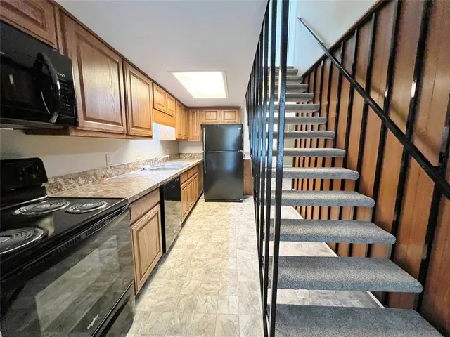 $2,050 | 907 South Bowen Road, Arlington, TX 76013