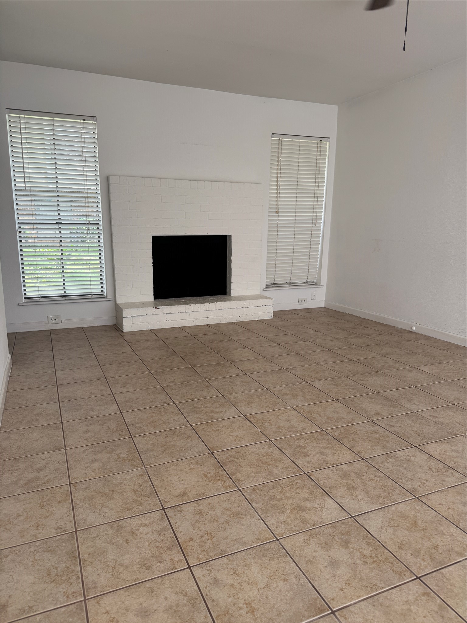 6645 Wanda Lane Houston, TX 77074 - Photo 12 of 27 Living area with fireplace