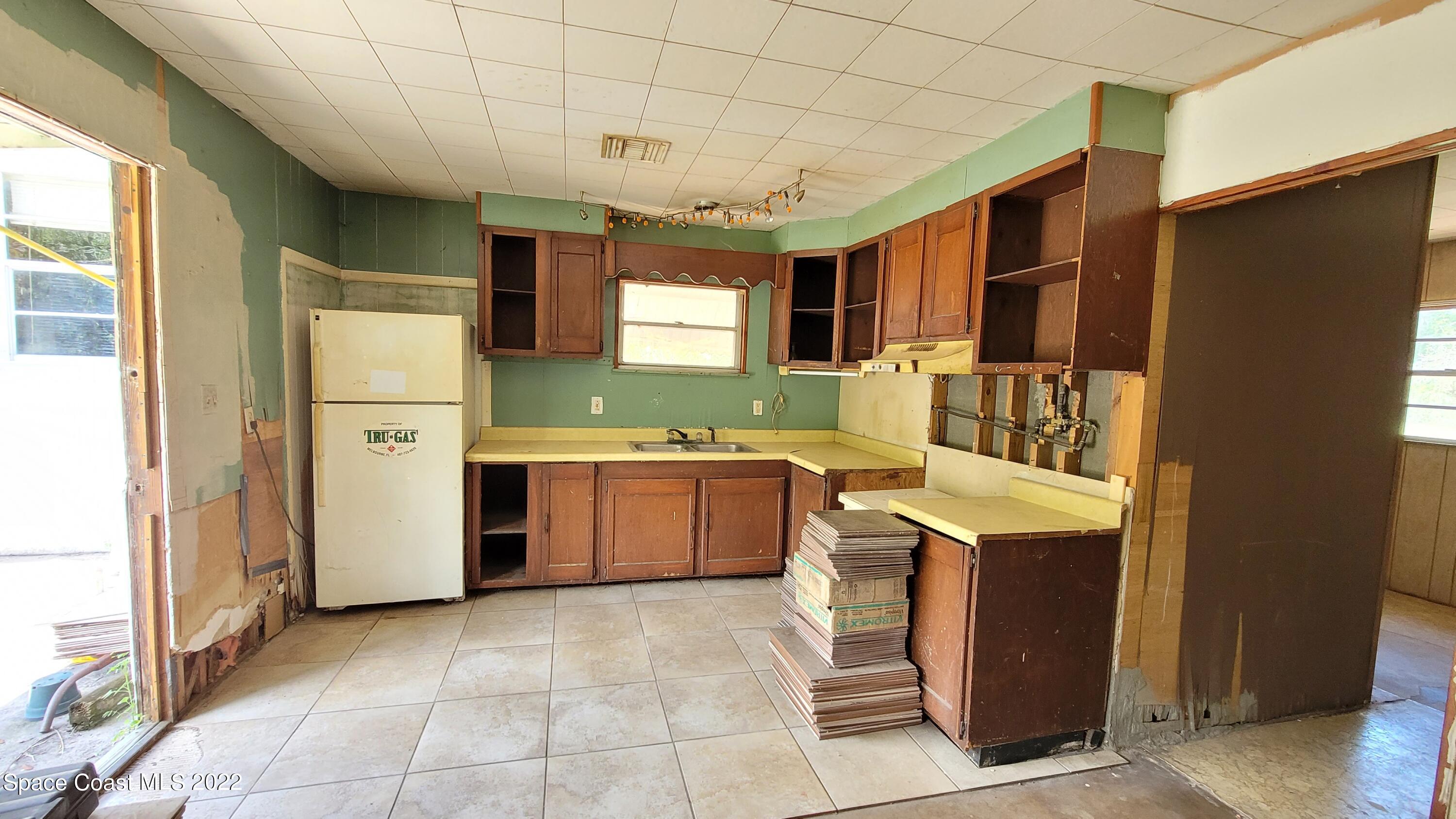 1910 Atz Road Malabar, FL 32950 - Photo 38 of 58 a kitchen with a refrigerator and a stove