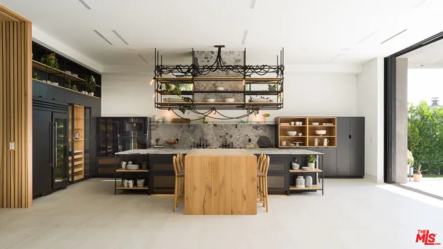 $39,500 | 1772 North Crescent Heights Boulevard, Los Angeles, CA 90069