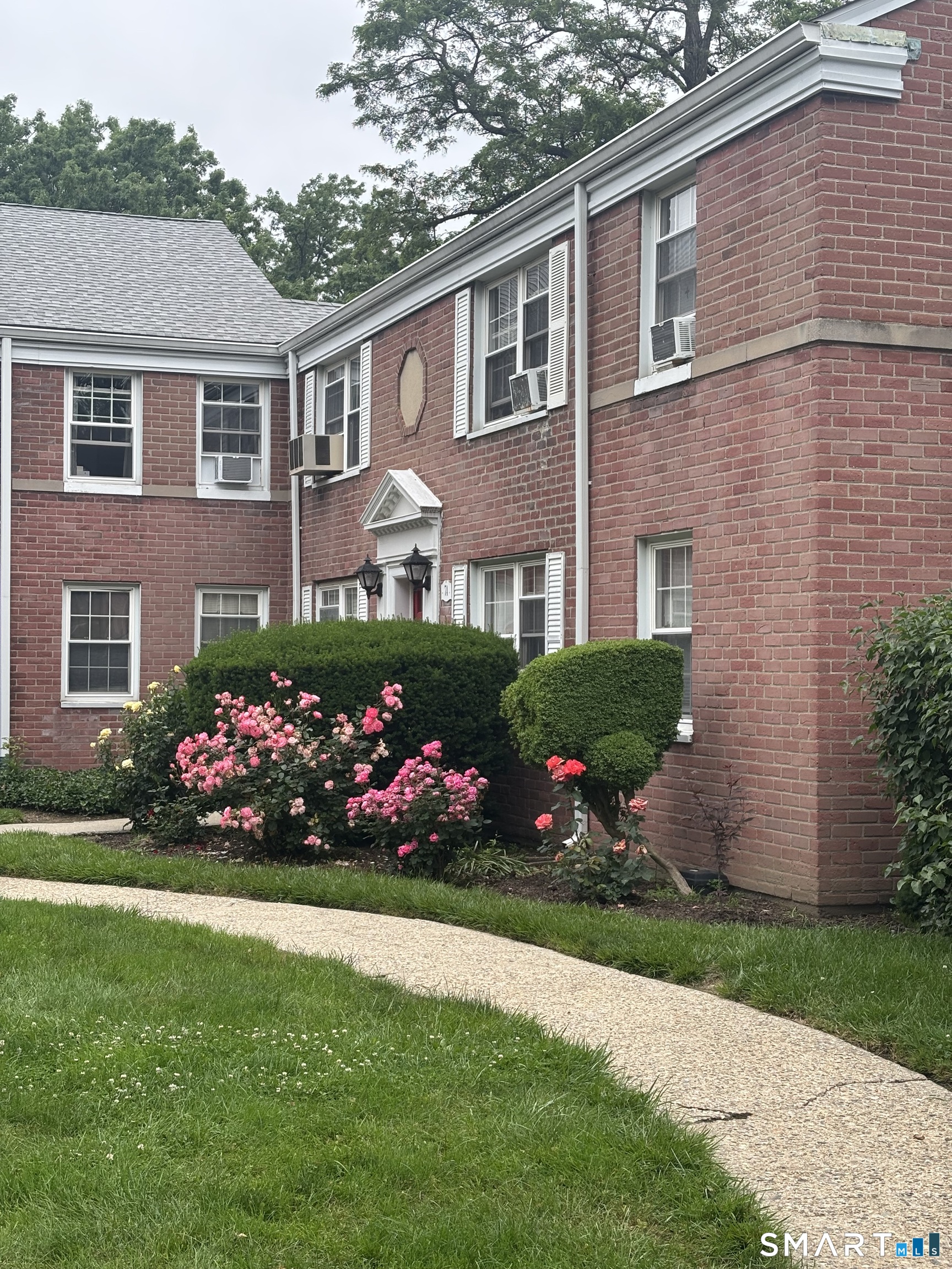 74 Standish Road, Unit 3 Stamford, CT 06902 - Photo 3 of 22 a view of a house with a yard and garden