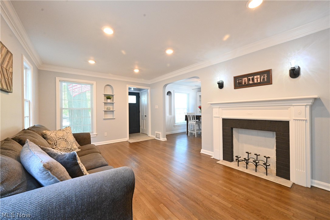 3067 Warren Road Cleveland, OH 44111 - Photo 3 of 35 Gallery Image 3