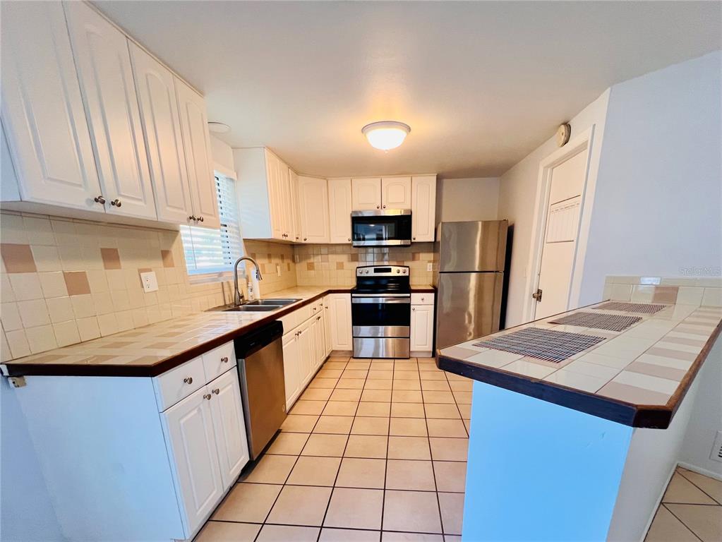402 Belvidere Road Venice, FL 34293 - Photo 12 of 25