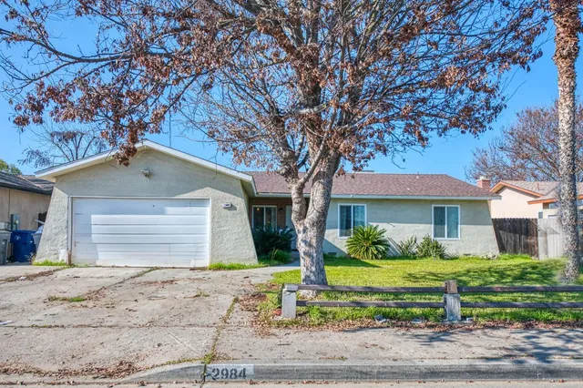 $379,000 | 2984 Homsy Avenue, Clovis, CA 93612