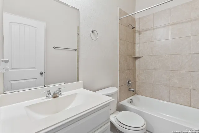 $2,585 | 6822 Titan Park, Converse, TX 78109