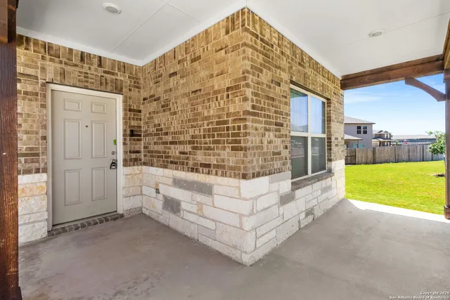 $2,585 | 6822 Titan Park, Converse, TX 78109