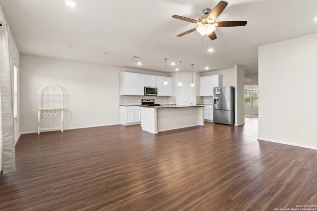 $2,585 | 6822 Titan Park, Converse, TX 78109