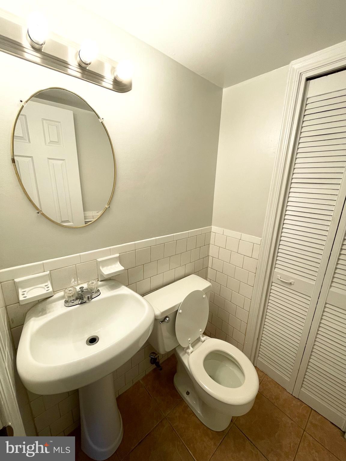 1957 Addison Road South District Heights, MD 20747 - Photo 5 of 9