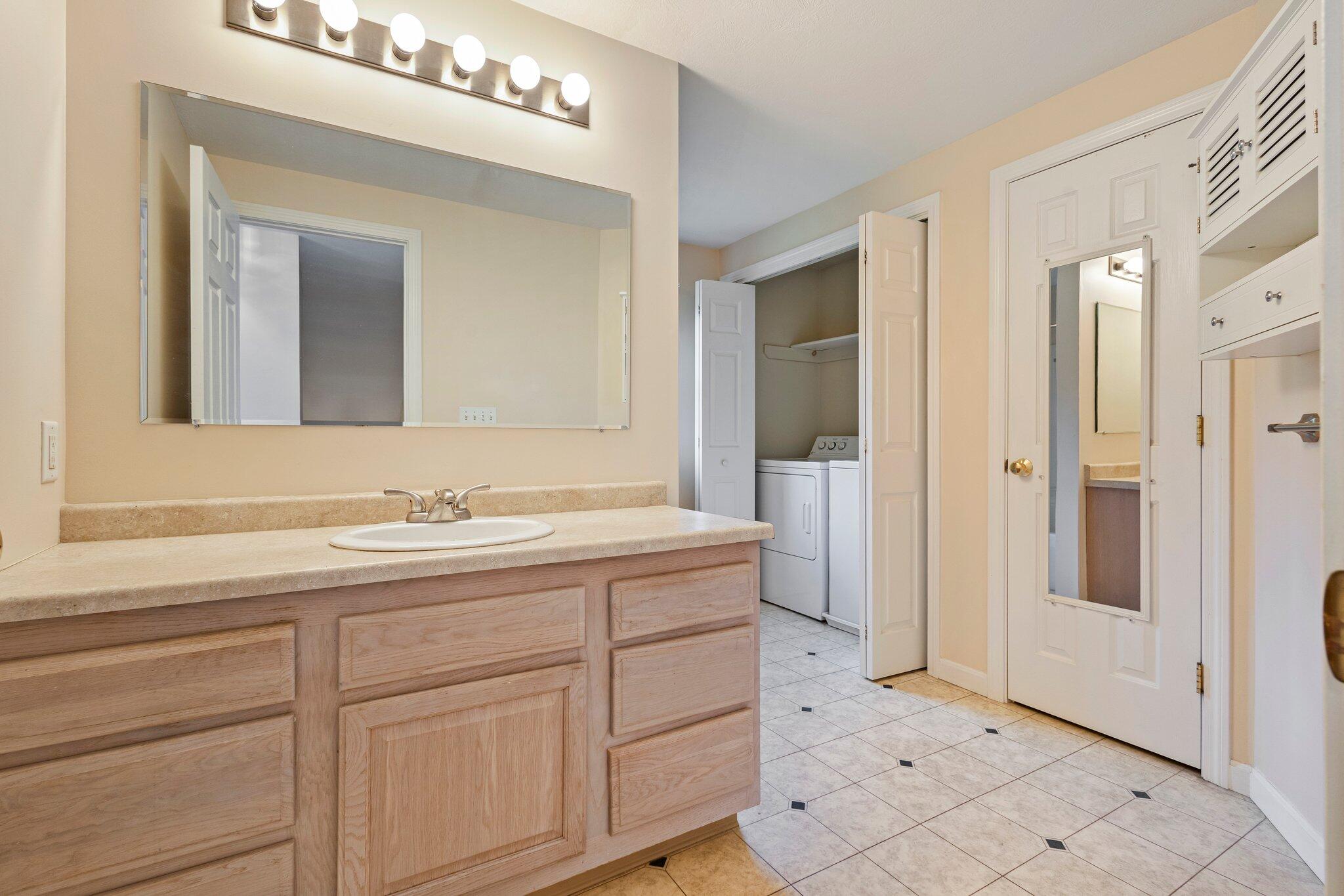 22 Joseph Drive, Unit 6 Gorham, ME 04038 - Photo 21 of 36 Full Bath/Laundry