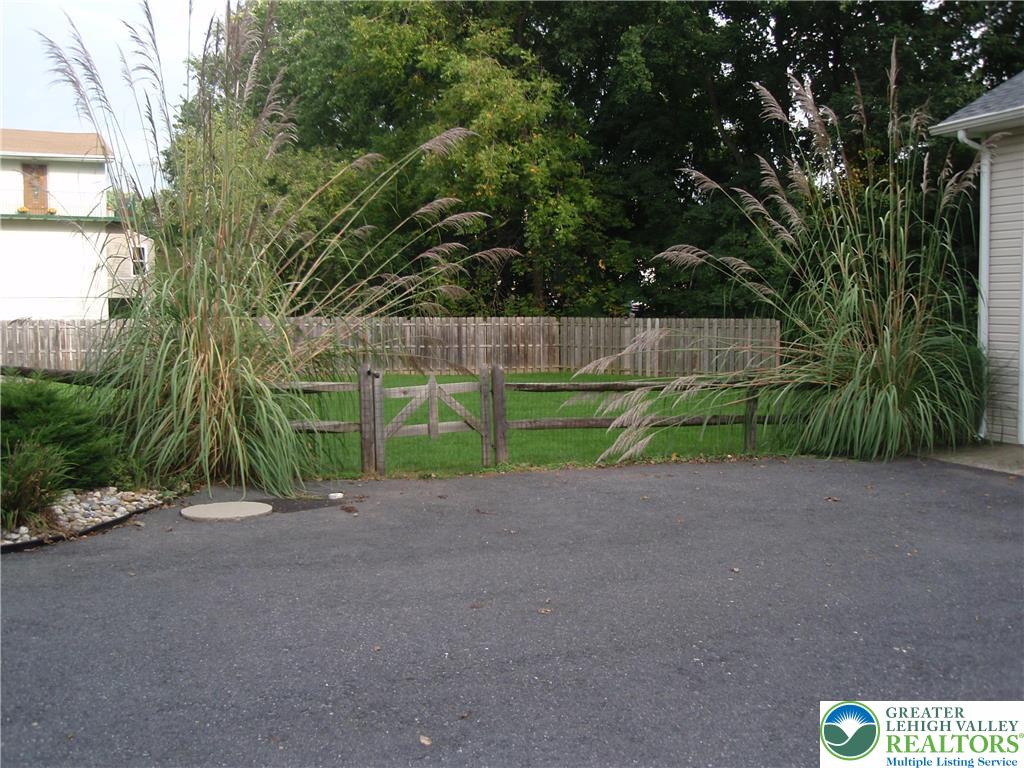 4435 Steuben Road Bethlehem, PA 18020 - Photo 8 of 39