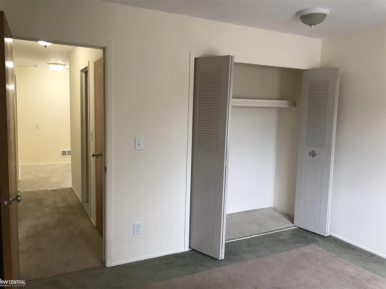 29554 Hoover Road Warren, MI 48093 - Photo 18 of 28