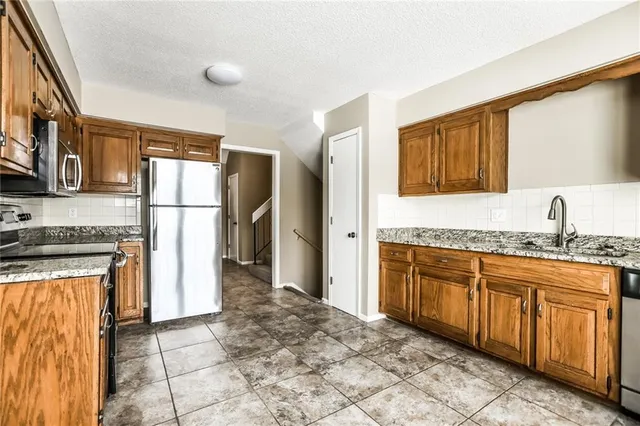 $2,495 | 14916 West 65th Street, Shawnee, KS 66216