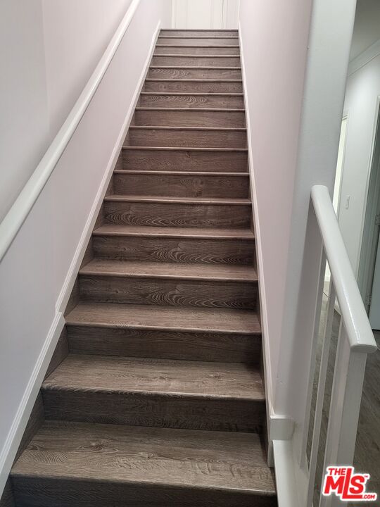 2754 West 12th Street Los Angeles, CA 90006 - Photo 5 of 17 a view of entryway