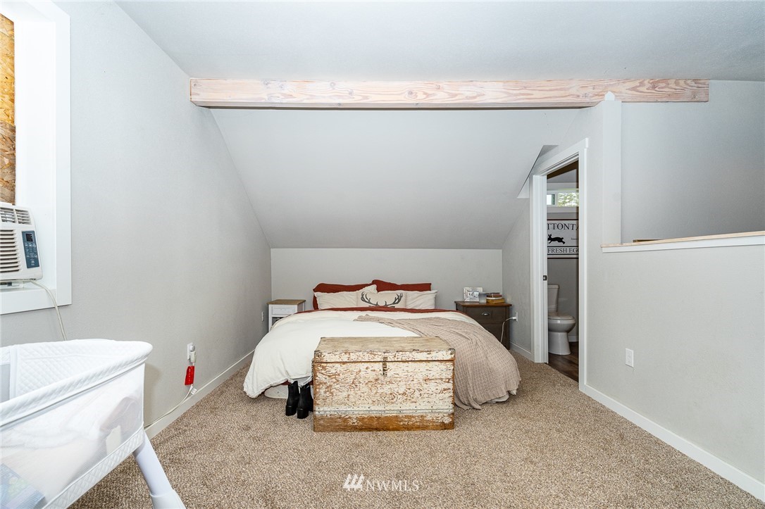 443 Tucker Road Toledo, WA 98591 - Photo 28 of 39 a bedroom with a bed and a window