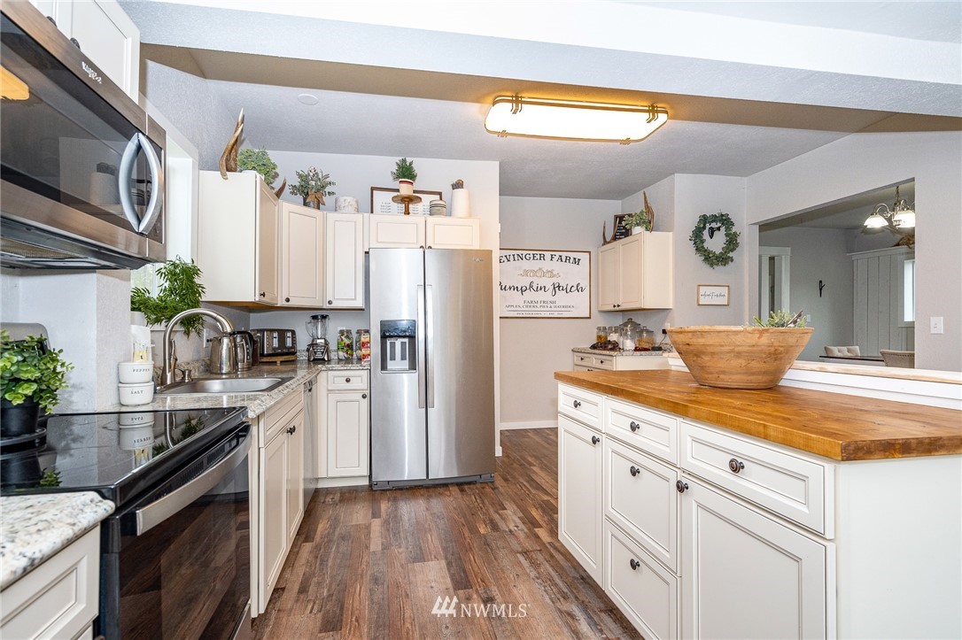 443 Tucker Road Toledo, WA 98591 - Photo 5 of 39 a kitchen with white cabinets and stainless steel appliances