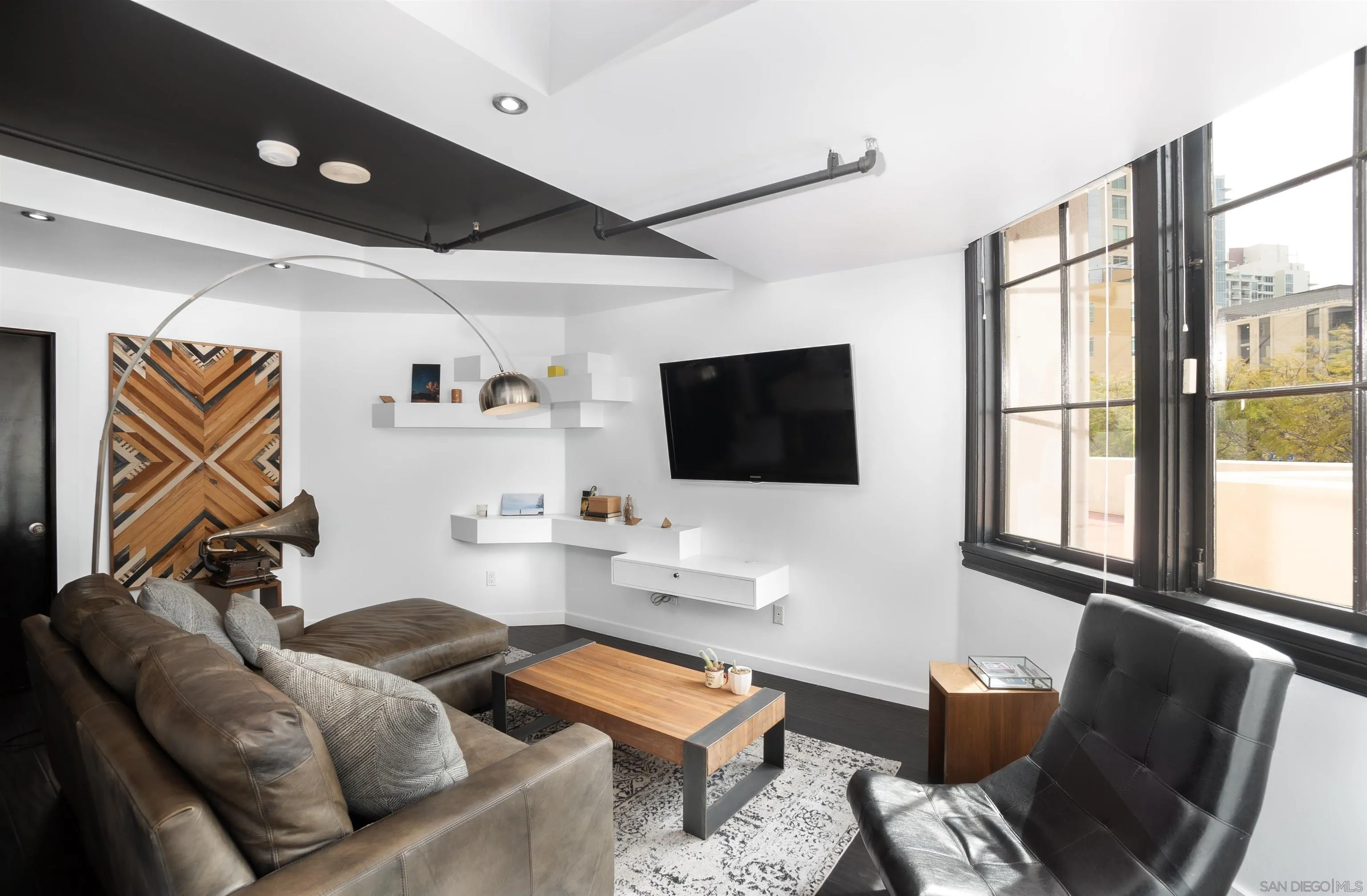 702 Ash Street, Unit 102 San Diego, CA 92101 - Photo 6 of 31 a living room with furniture and a flat screen tv