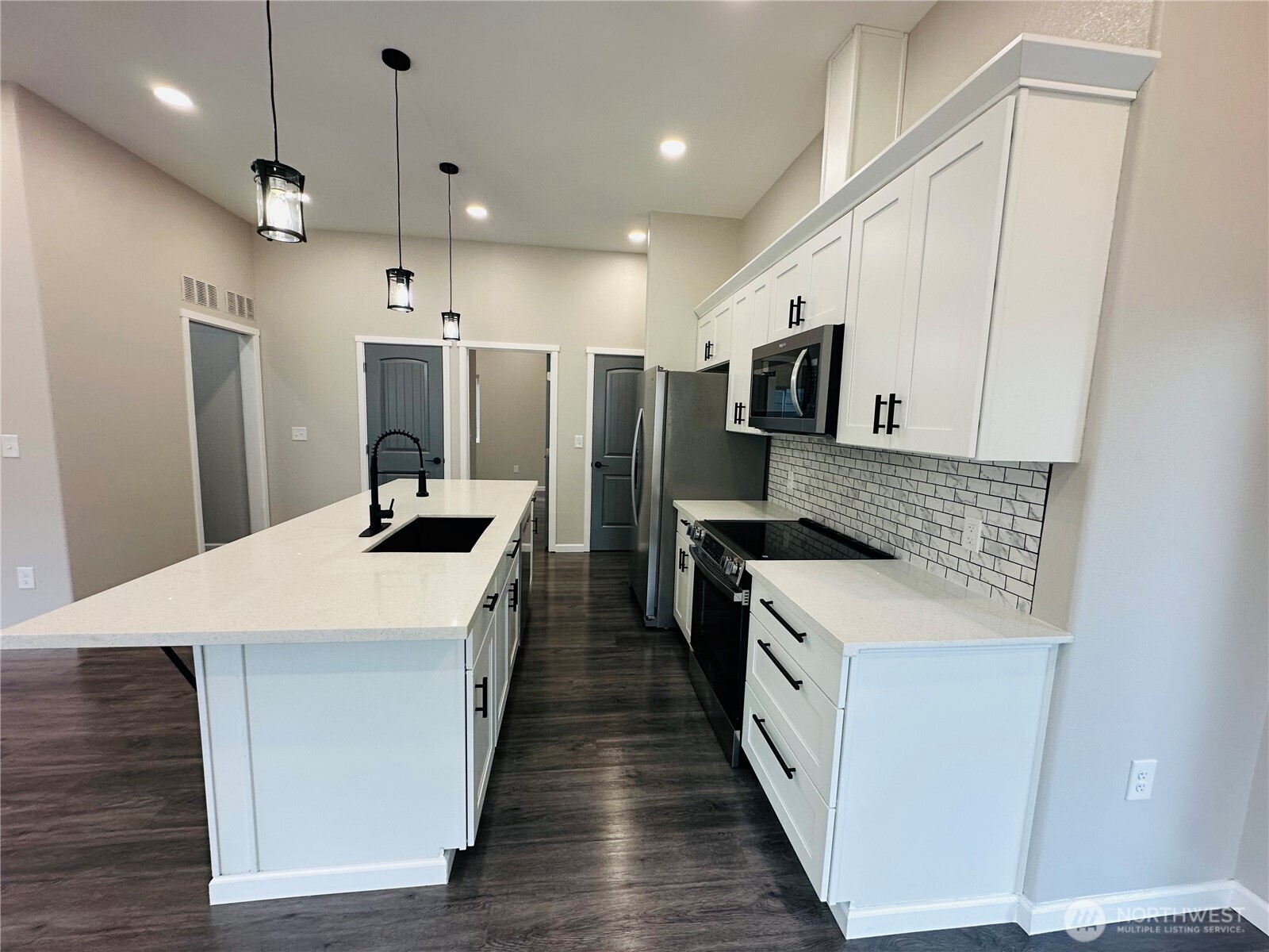 2013 Harding Road Aberdeen, WA 98520 - Photo 6 of 25 Gallery Image 6