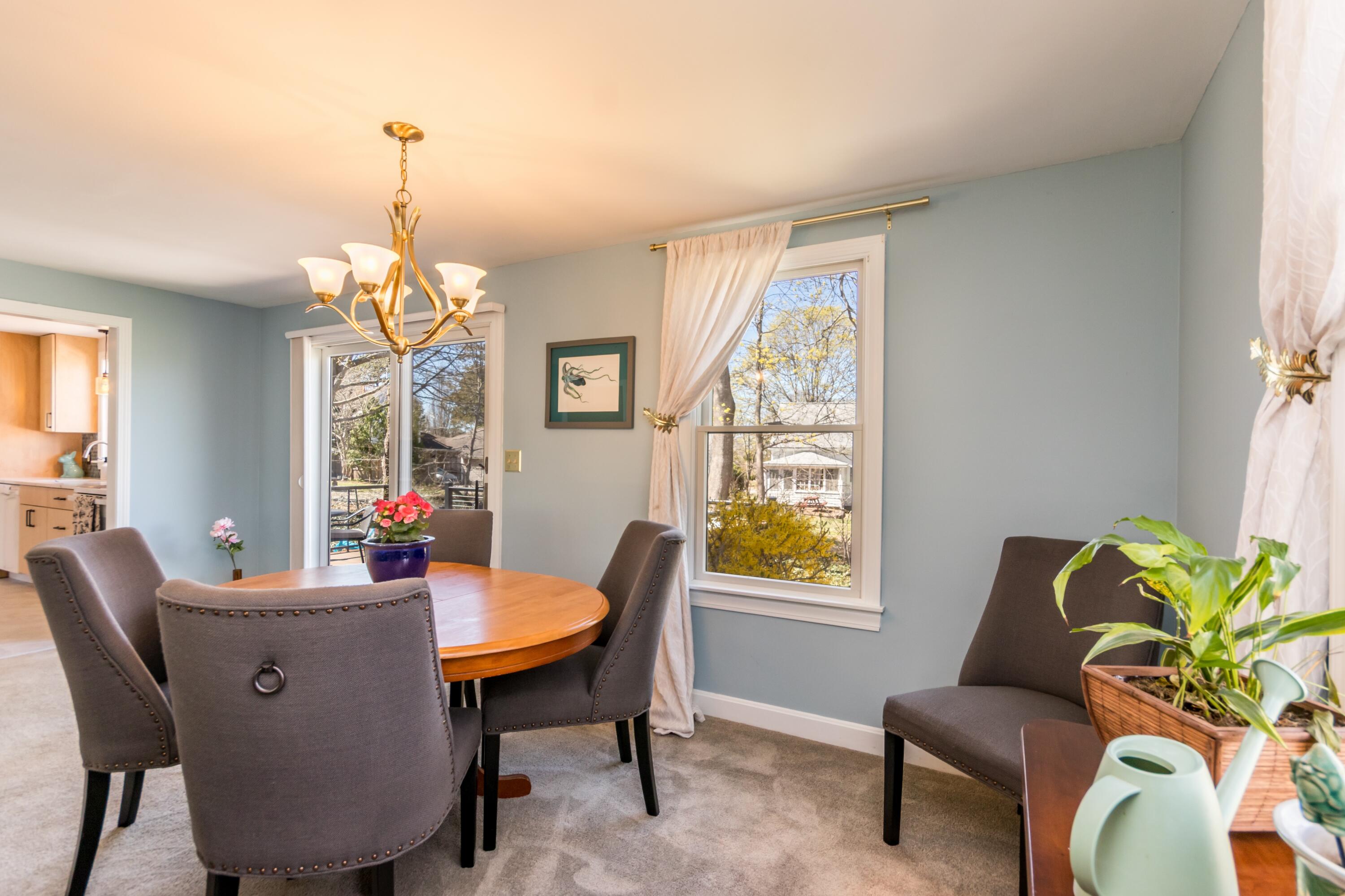 4 Quail Hill Road Pocasset, MA 02559 - Photo 9 of 38 Dining area