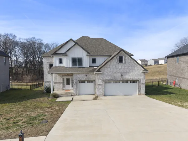 $489,500 | 1726 Oak Frst Drive, Clarksville, TN 37043