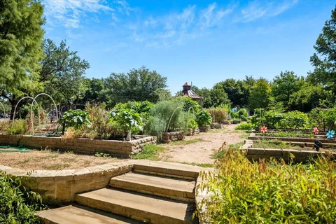 $599,500 | 3765 Waterside Court, Addison, TX 75001