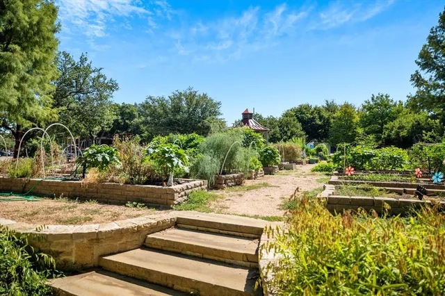 $599,500 | 3765 Waterside Court, Addison, TX 75001