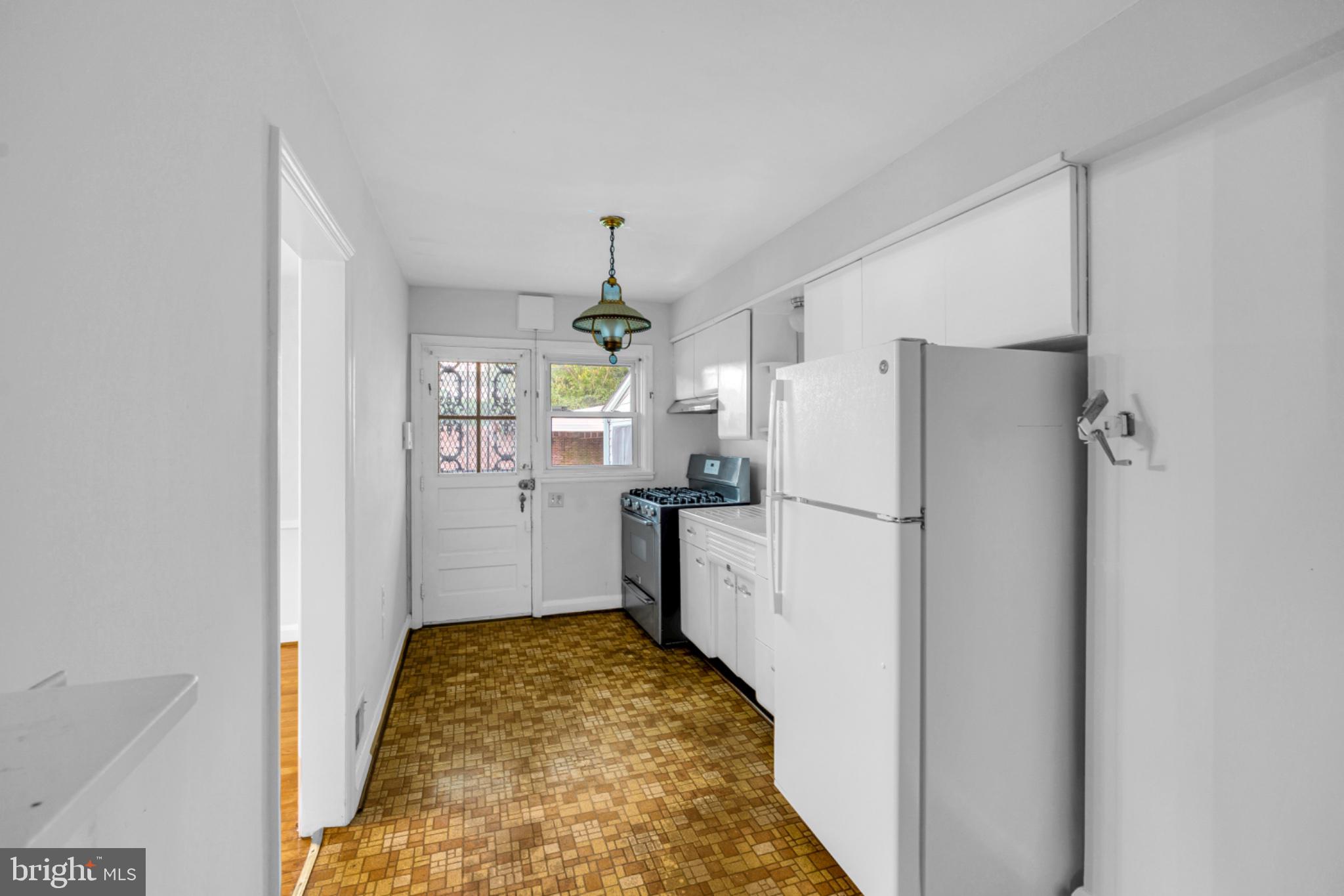 4513 Rokeby Road Baltimore, MD 21229 - Photo 11 of 38 Gallery Image 11