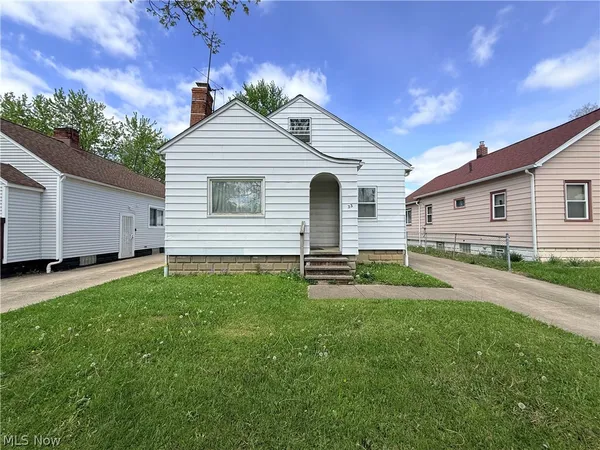 $99,999 | 33 Henry Street, Bedford, OH 44146