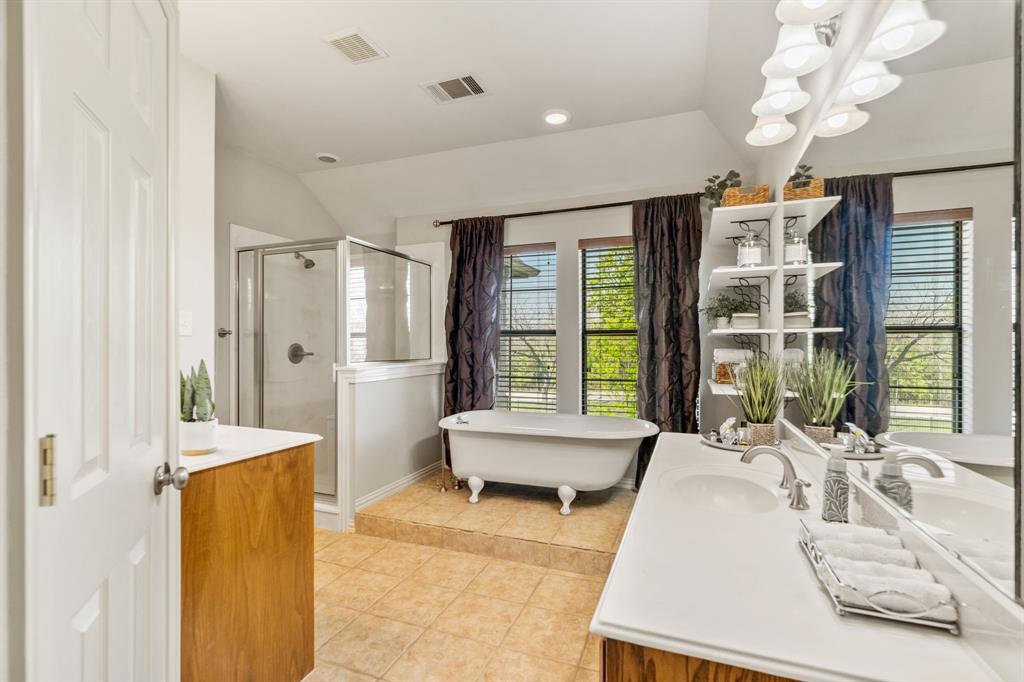 106 East Fork Road Sunnyvale, TX 75182 - Photo 18 of 36 Primary bath