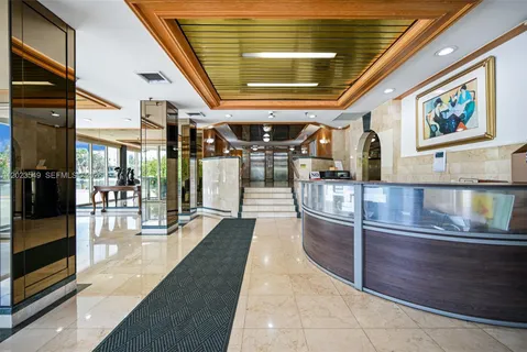 $4,000 | 2401 Collins Avenue, Unit 504, Miami Beach, FL 33140
