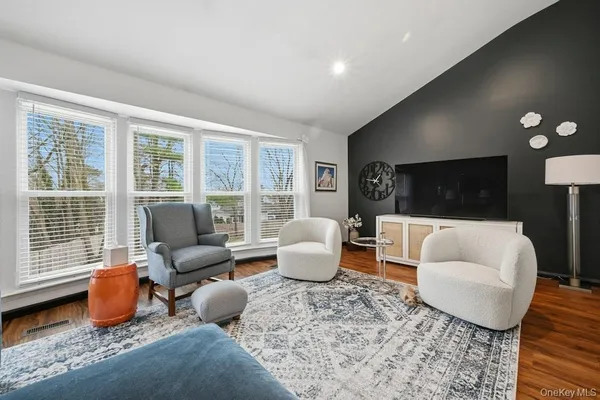 $869,000 | 20 Manors Drive, Jericho, NY 11753