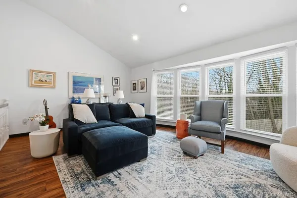 $869,000 | 20 Manors Drive, Jericho, NY 11753