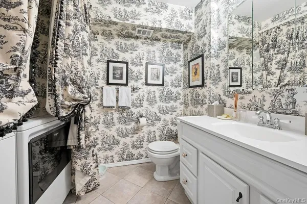 $869,000 | 20 Manors Drive, Jericho, NY 11753