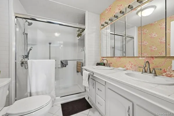 $869,000 | 20 Manors Drive, Jericho, NY 11753