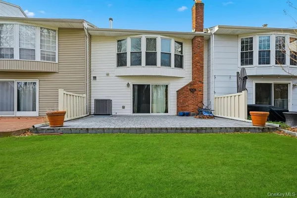 $869,000 | 20 Manors Drive, Jericho, NY 11753