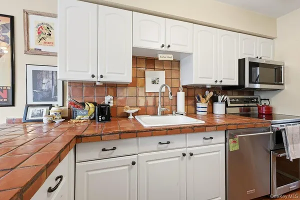 $869,000 | 20 Manors Drive, Jericho, NY 11753