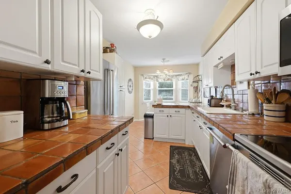 $869,000 | 20 Manors Drive, Jericho, NY 11753