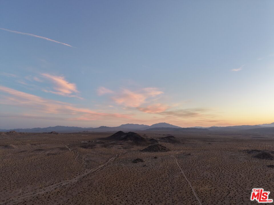 10424 Santa Fe Fire Road Lucerne Valley, CA 92356 - Photo 16 of 33