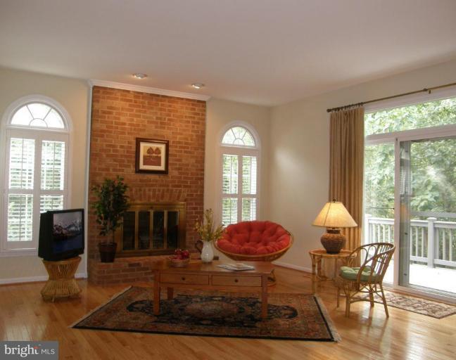 6836 Camus Place Springfield, VA 22152 - Photo 7 of 20 Family Room