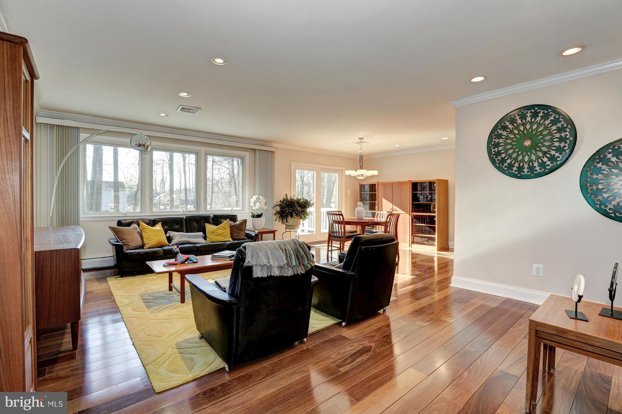 4308 Oaktree Road Rockville, MD 20853 - Photo 4 of 30 Living Room