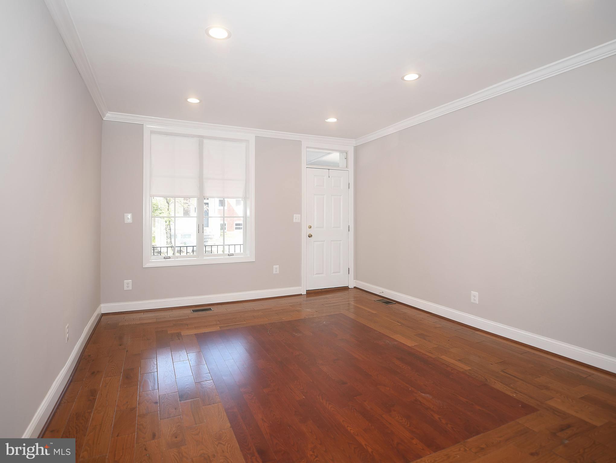 3153 Keswick Road Baltimore, MD 21211 - Photo 10 of 41 Living Room