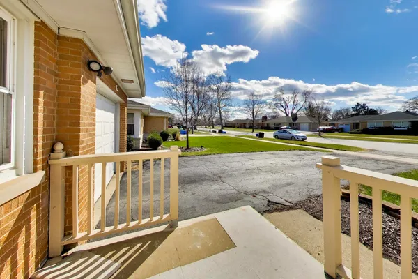 $450,000 | 915 South Na Wa Ta Avenue, Mount Prospect, IL 60056